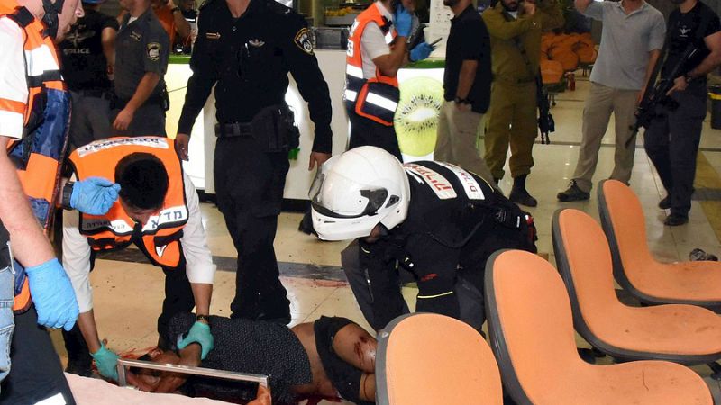 Las mañanas de RNE -  Tres muertos y al menos 11 heridos, en un ataque en una estación de autobuses de Israel - Escuchar ahora