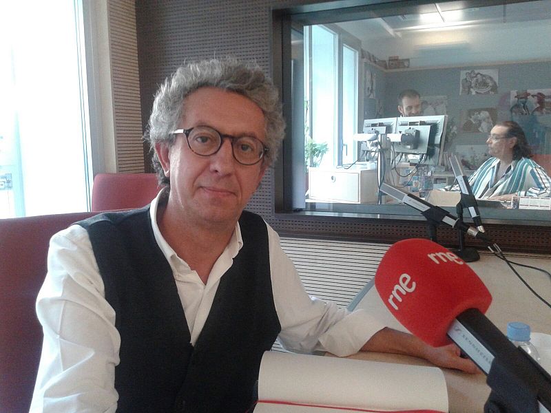 24 horas - Antonio Calvo Roy: "Ser periodista es lo adjetivo y lo sustantivo es ser periodista científico" - 20/10/15 - Escuchar ahora 