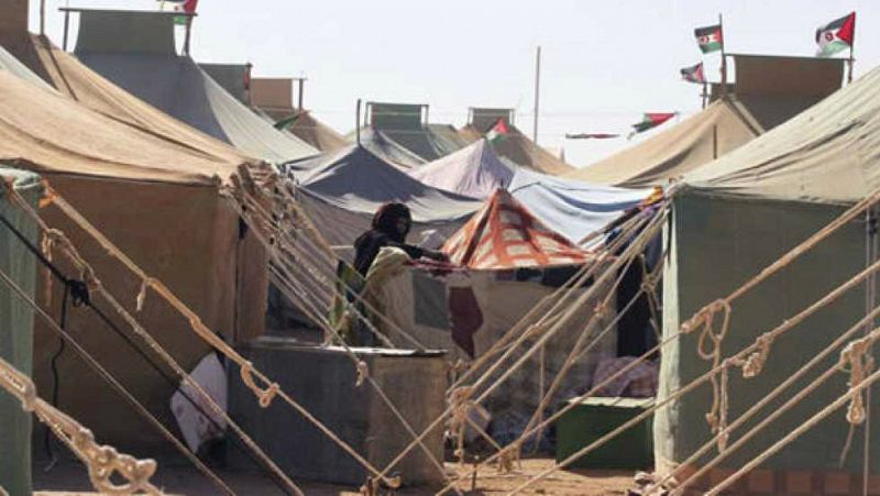 Entre paréntesis - Las fuertes lluvias complican la situación en los campamentos saharauis - Escuchar ahora