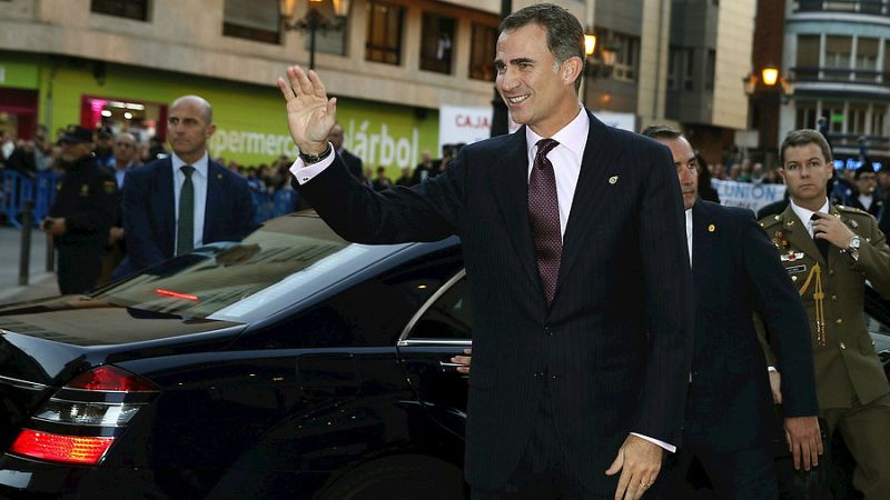 Entre paréntesis - Oviedo acoge la entrega de la primera edición de los Premios Princesa de Asturias - Escuchar ahora