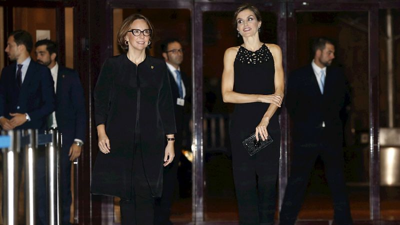 Entre paréntesis - Teresa Sanjurjo, directora de la Fundación Princesa de Asturias: "Premiar la excelencia mejora la sociedad" - Escuchar ahora