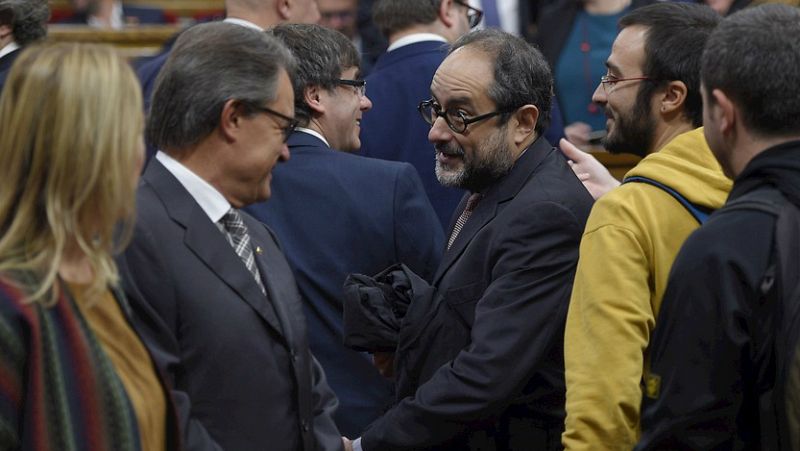 Boletines RNE - Junts pel Sí y la CUP pactan iniciar el proceso de creación del estado catalán - Escuchar ahora 
