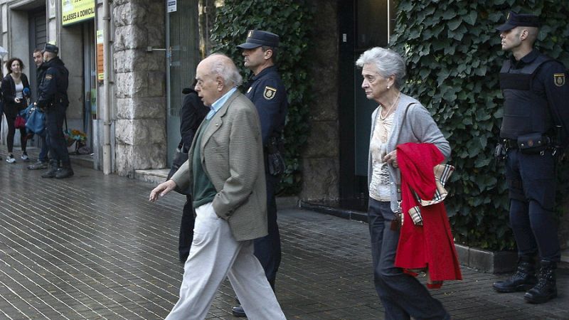 Boletines RNE - Concluye el registro en la vivienda de Pujol - Escuchar ahora