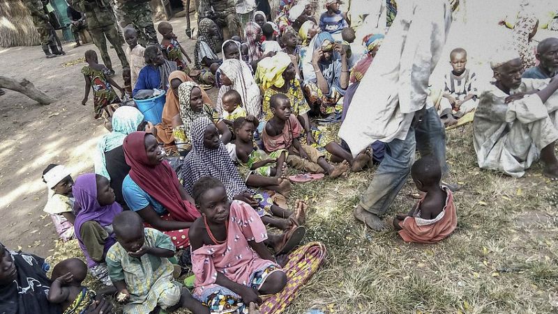 Radio 5 Actualidad - Liberan a más de 300 mujeres y niñas secuestradas por Boko Haram - Escuchar ahora