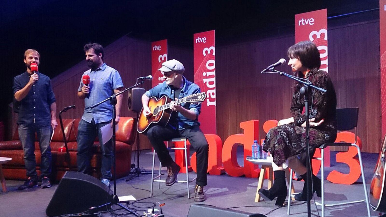 Especiales Radio 3 - Amaral presentan 'Nocturnal' en directo - 28/10/15 - Escuchar ahora