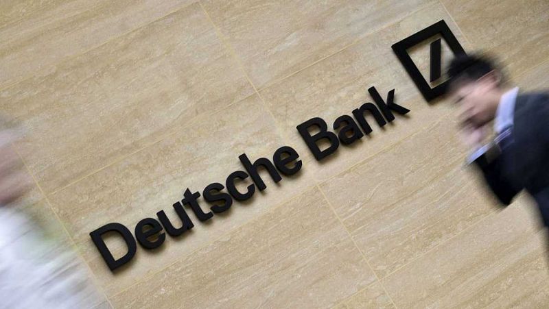 Boletines RNE - Deustche Bank registra pérdidas superiores a los 4.000 millones y anuncia un importante recorte de plantilla - Escuchar ahora