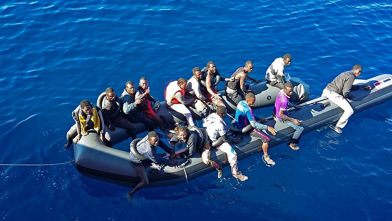 Boletines RNE - 35 personas continúan desaparecidas en aguas del mar de Alborán - Escuchar ahora
