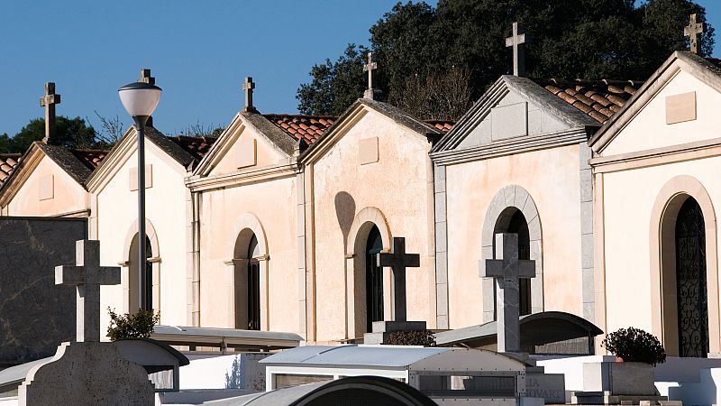 España vuelta y vuelta - Turismo de cementerios: ¿Cuáles son los más bonitos de España? - Escuchar ahora