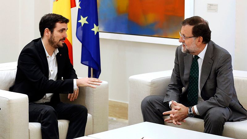 Boletines RNE - Mariano Rajoy recibe en la Moncloa a Alberto Garzón - Escuchar ahora