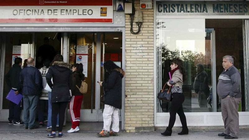 Boletines RNE - Octubre cierra con 82.327 parados más - Escuchar ahora