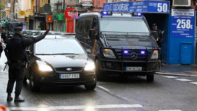 Boletines RNE - Los tres marroquíes residentes en España detenidos estaban preparados para atentar de forma inminente - Escuchar ahora