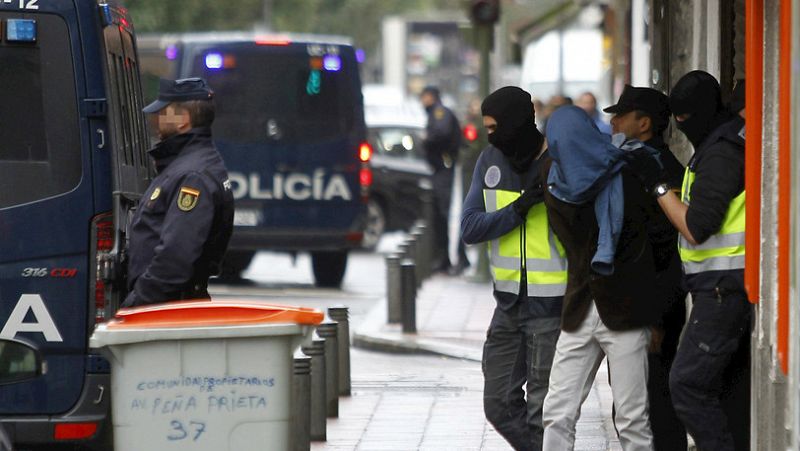 Diario de las 2 - Los tres detenidos estaban preparados para cometer atentados en España - Escuchar ahora