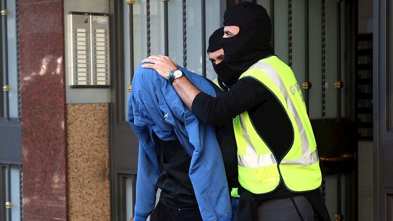 Boletines RNE - Dos detenidos en una operación contra el terrorismo yihadista en Barcelona - Escuchar ahora