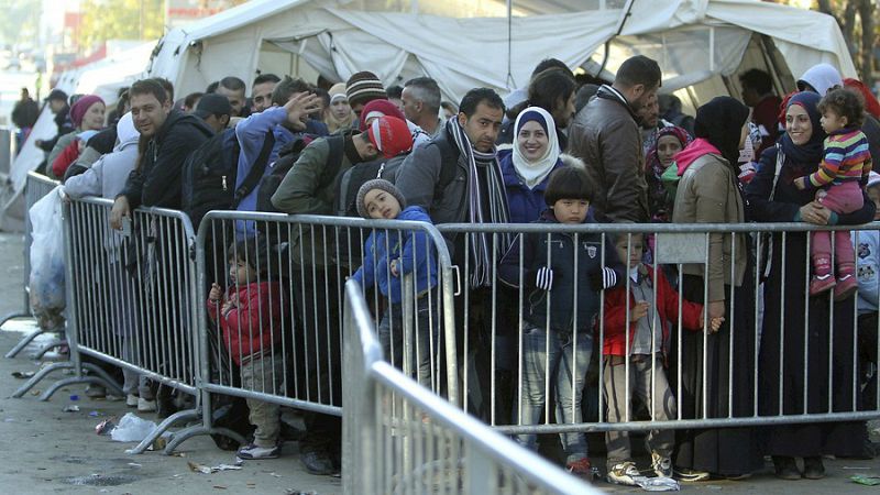 Radio 5 Actualidad - 3.000.000 de personas llegarán a Europa huyendo de la violencia - Escuchar ahora