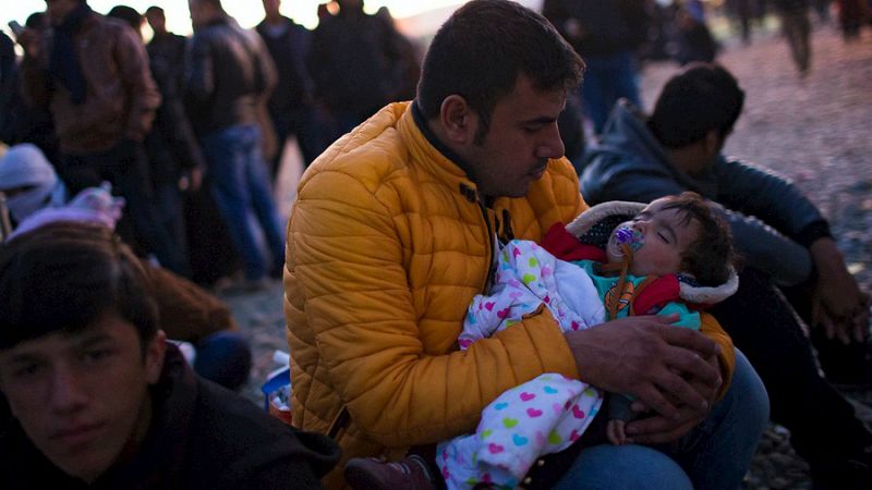 Radio 5 Actualidad - El domingo llegan a España los primeros refugiados sirios y eritreos - Escuchar ahora