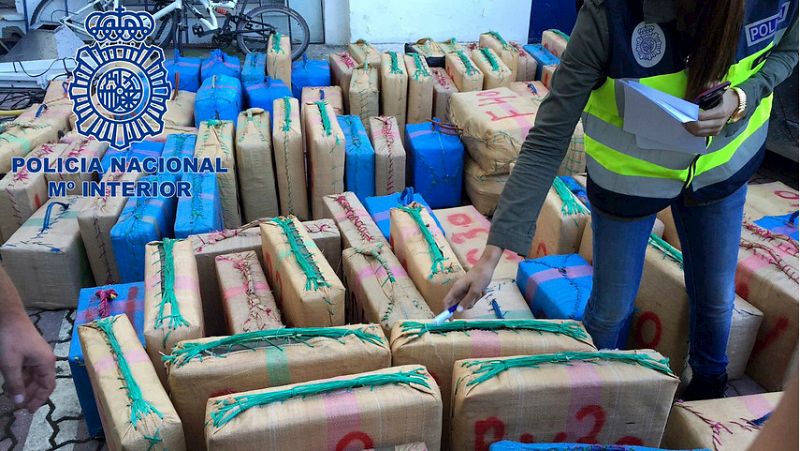 Boletines RNE - La Policía Nacional incauta en Cádiz más de 3.600 kilos de hachís - Escuchar ahora