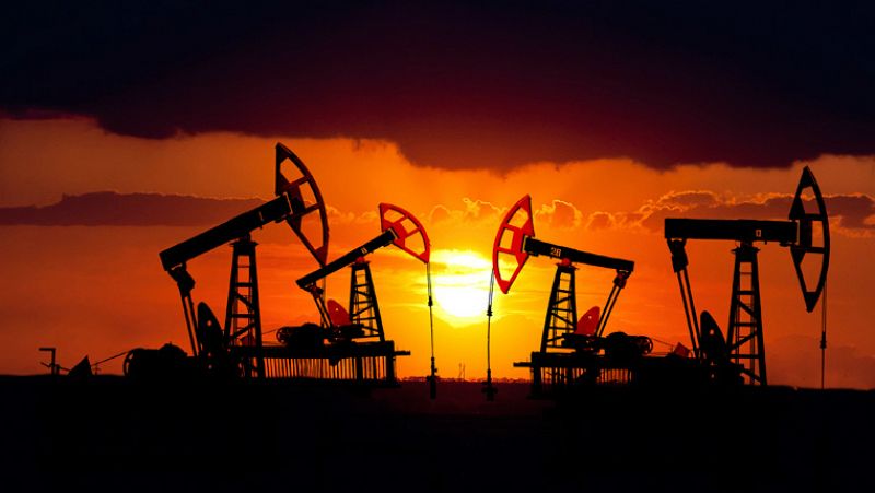 Boletines RNE - La Agencia Internacional de la Energía alerta del aumento del stock de petróleo - Escuchar ahora