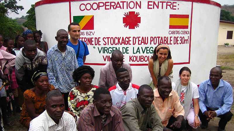 Entre paréntesis - Cáritas Cuenca cumple 10 años cooperando con el Congo como una sola familia - Escuchar ahora