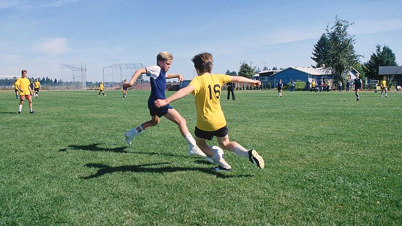 Entre paréntesis - SOS Racismo denuncia el trato discriminatorio de la Federación Española de Fútbol hacia los menores extranjeros - Escuchar ahora