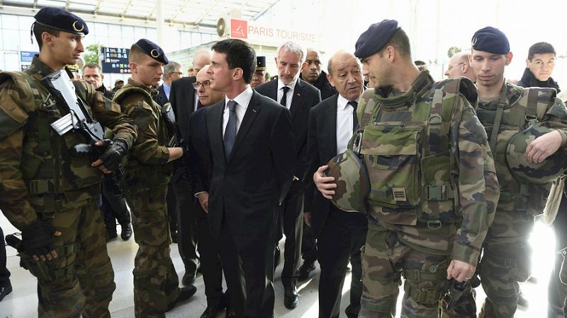 Boletines RNE - Manuel Valls señala que Francia debe estar preparada para nuevos atentados en los próximos días - Escuchar ahora