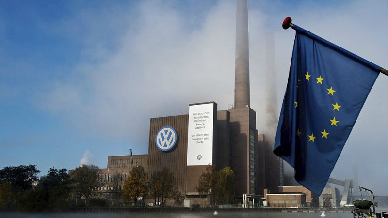 Boletines RNE - Más de 400.000 modelos Volkswagen de 2016 están afectados por las emisiones erróneas - Escuchar ahora