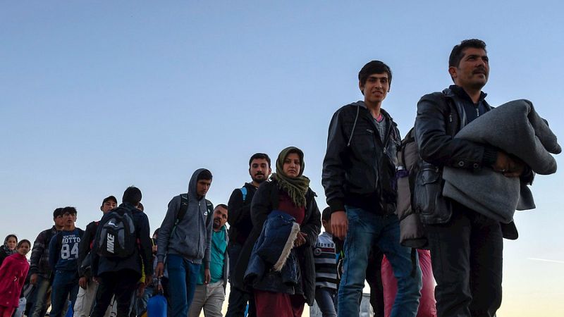 Entre paréntesis - Los atentados de París complican la solución de la crisis de los refugiados - Escuchar ahora