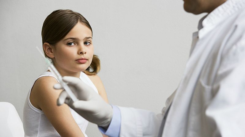 Entre paréntesis - La vacunación, una de las formas más eficaces de reducir la mortalidad infantil - Escuchar ahora