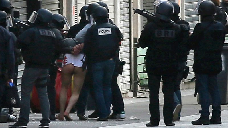 Boletines RNE - Termina el asalto de las fuerzas de seguridad en Saint-Denis con siete detenidos y dos personas muertas - Escuchar ahora