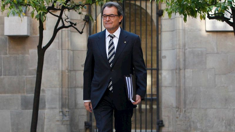 Radio 5 Actualidad - Voces en CDC apuestan por nuevas elecciones si no se proclama a Mas - Escuchar ahora