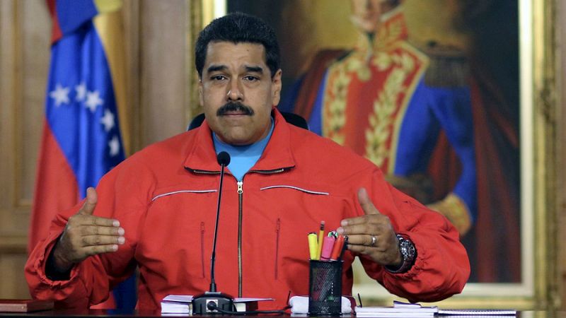 Entre paréntesis - ¿Cómo se presenta el futuro inmediato para Maduro? - Escuchar ahora