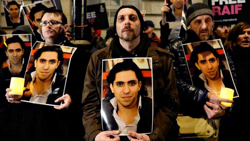 Entre paréntesis - El Parlamento Europeo entrega el Premio Sájarov a Raif Badawi - Escuchar ahora