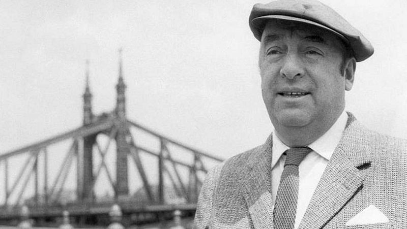 Entre paréntesis - 'Neruda: el príncipe de los poetas', la primera gran biografía del chileno que se publica en España - Escuchar ahora