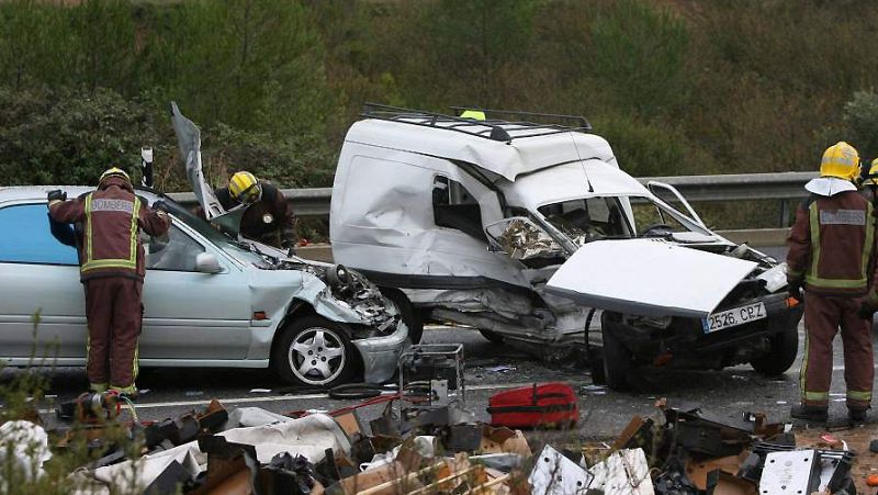 Radio 5 Actualidad - 1.126 personas han fallecido en accidente de tráfico en 2015 - Escuchar ahora