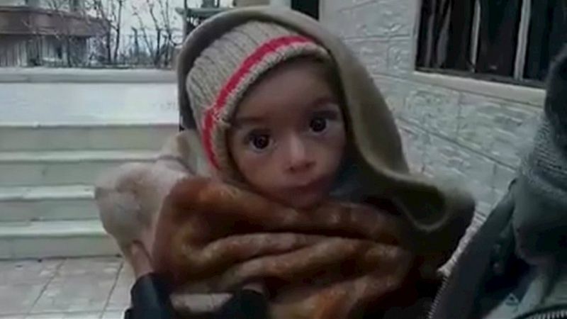 Radio 5 Actualidad - Evacúan a centenares de habitantes de Madaya que están al borde de la muerte por inanición - Escuchar ahora