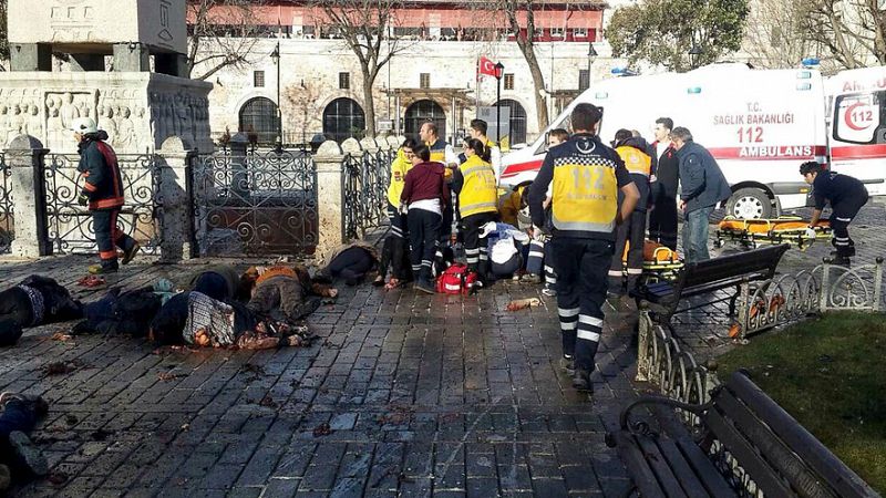 Boletines RNE - Al menos diez personas han muerto en la potente explosión registrada en el centro de Estambul - Escuchar ahora