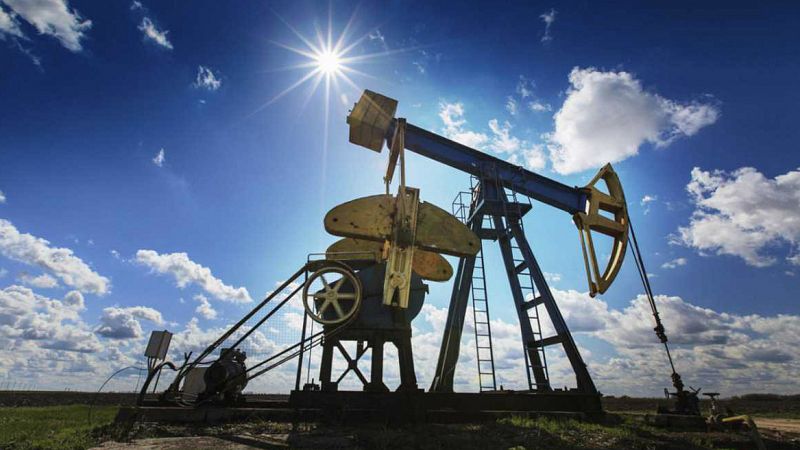 Entre paréntesis - La OPEP pide una reunión para analizar el bajo precio del petróleo - Escuchar ahora