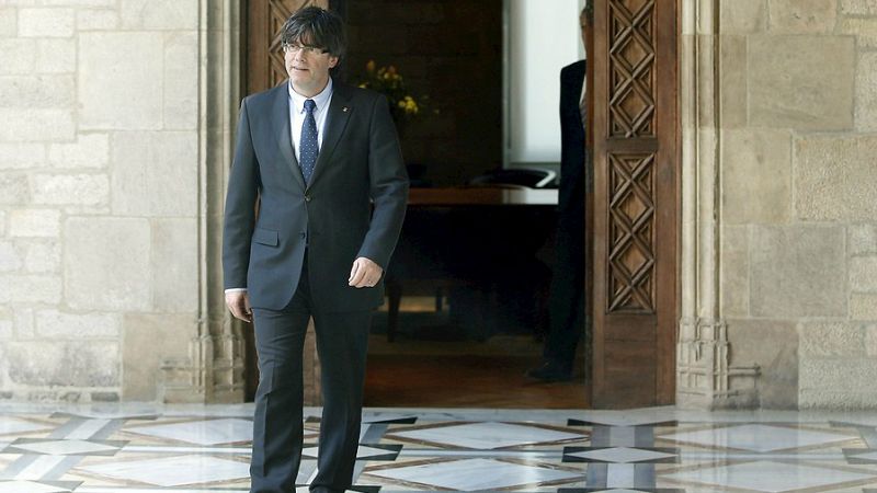 Boletines RNE - El nuevo Gobierno de Cataluña  toma posesión de su cargo - Escuchar ahora