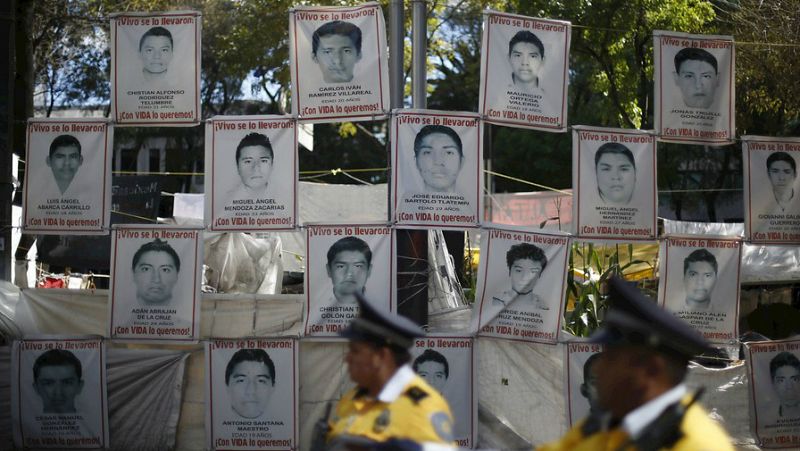Entre paréntesis - Sigue sin aclararse la matanza de los estudiantes de Iguala - Escuchar ahora