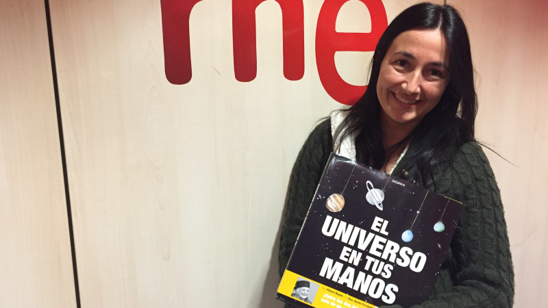 Gente despierta - Sonia Fernández-Vidal acerca la ciencia a los niños en 'El universo en tus manos' - Escuchar ahora