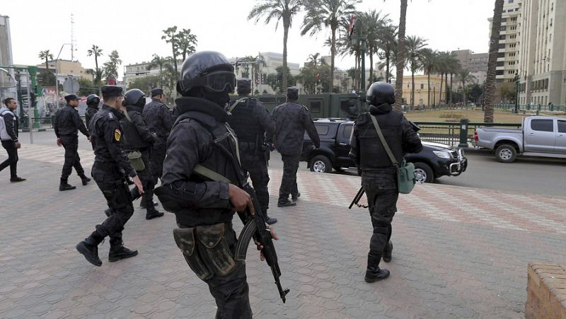 Entre paréntesis - La plaza Tahrir de El Cairo, blindada para evitar protestas en el quinto aniversario de la revolución - Escuchar ahora