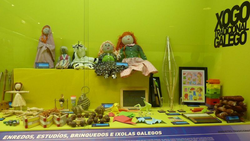 Entre paréntesis - Descubirmos los secretos del Museo Etnolúdico de Galicia, un lugar en el que jugar - Escuchar ahora