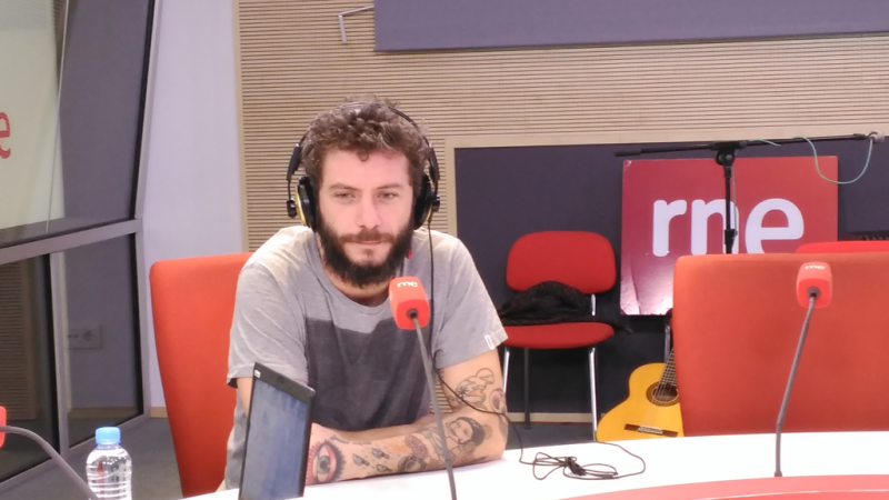 Las mañanas de RNE - Juanito Makandé interpreta en directo "Tocar las nubes"