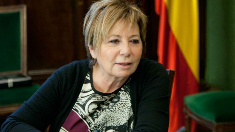 24 horas - Celia Villalobos (PP): "Esperanza Aguirre ha dimitido hasta la mitad. No deja la vida política" - 15/02/16 - Escucha ahora