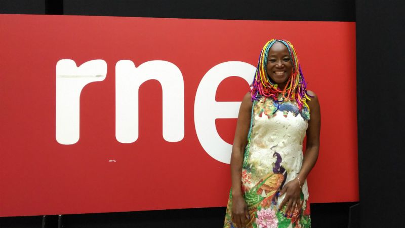 Lucrecia concede el premio Alegría de vivir a Alfredo Menéndez - Escuchar ahora