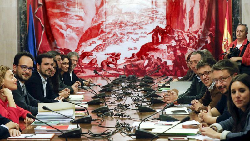 Boletines RNE - El Partido Socialista acelera las negociaciones para la formación de gobierno - Escuchar ahora