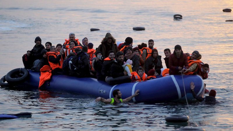Entre paréntesis - En 2016, 103.519 personas han cruzado el Mediterráneo desde las costas de Turquía - Escuchar ahora