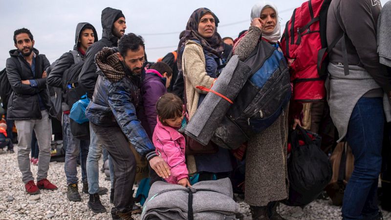 Boletines RNE - El comisario europeo de Inmigración insta a los 28 a responder unidos ante la crisis de los refugiados - Escuchar ahora