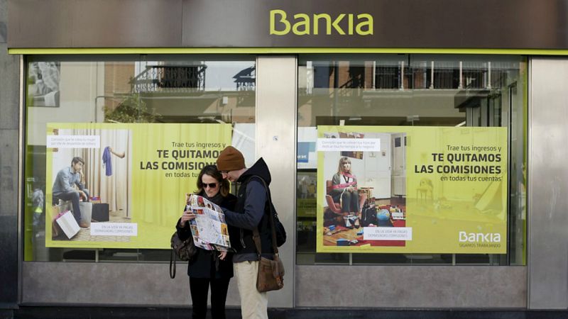 Radio 5 Actualidad - Ya tienen su dinero más de 11.000 accionistas de Bankia - Escuchar ahora