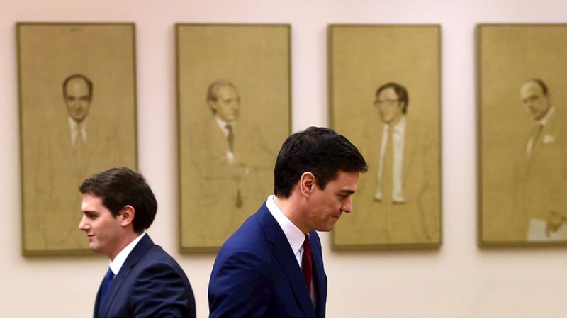 Boletines RNE - PSOE y Ciudadanos buscan apoyos para salvar la investidura - Escuchar ahora