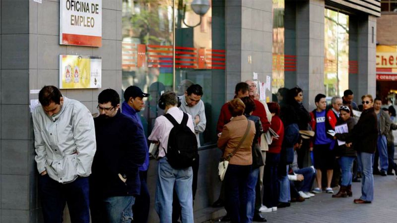 Boletines RNE - España, el país de la Unión Europea donde el desempleo está bajando más rápido - Escuchar ahora